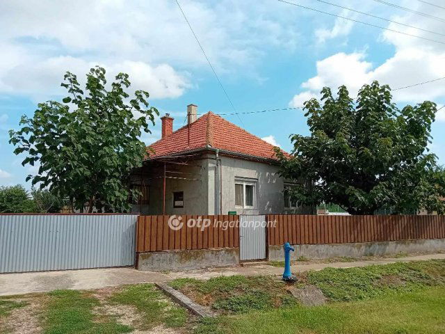 Eladó családi ház, Komádiban 15.9 M Ft, 2+1 szobás