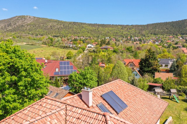 Eladó családi ház, Pilisborosjenőn 269 M Ft, 8 szobás