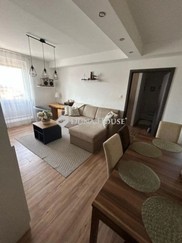 Eladó panellakás, Pécsett 56.9 M Ft, 3 szobás