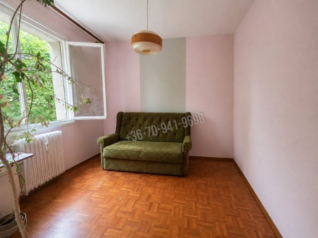 Eladó panellakás, Dunaújvárosban 35 M Ft, 1+3 szobás