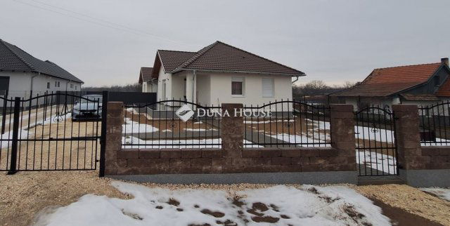 Eladó ikerház, Vasadon 71.9 M Ft, 4 szobás / költözzbe.hu