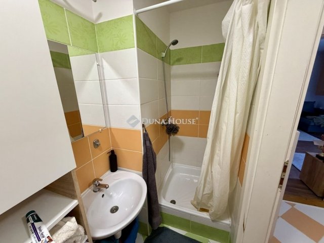 Kiadó téglalakás, albérlet, Pécsett 130 E Ft / hó, 2 szobás