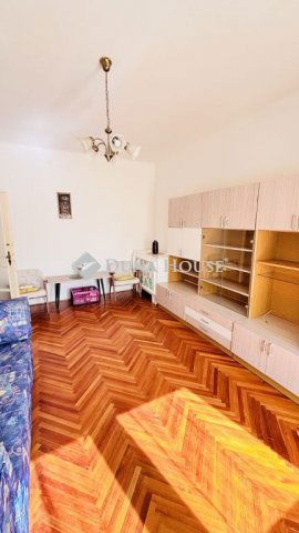 Kiadó téglalakás, albérlet, Pécsett 130 E Ft / hó, 2 szobás