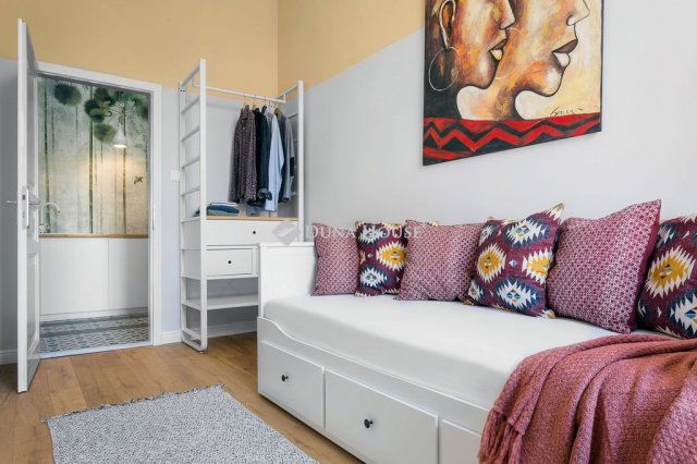 Eladó téglalakás, Budapesten, VII. kerületben, Klauzál téren