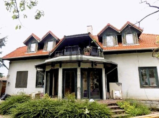 Eladó családi ház, Szentendrén 349 M Ft, 8 szobás