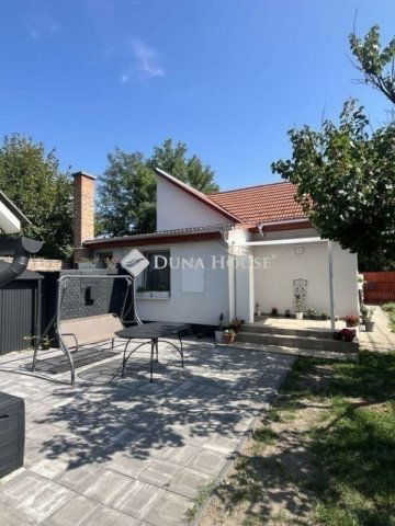 Eladó családi ház, Vecsésen 113.9 M Ft, 3 szobás