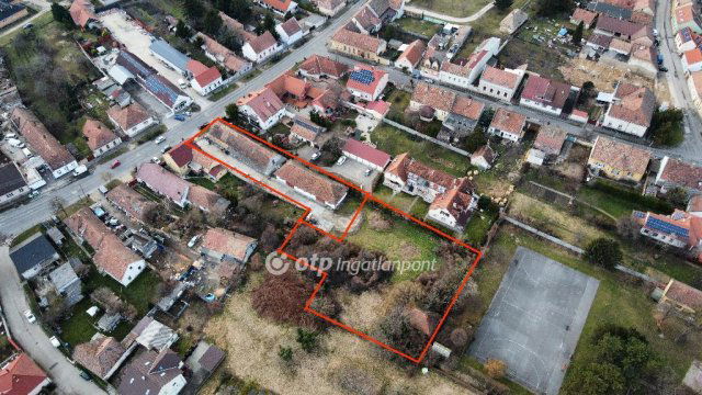 Eladó telek, Pápán 59.9 M Ft / költözzbe.hu