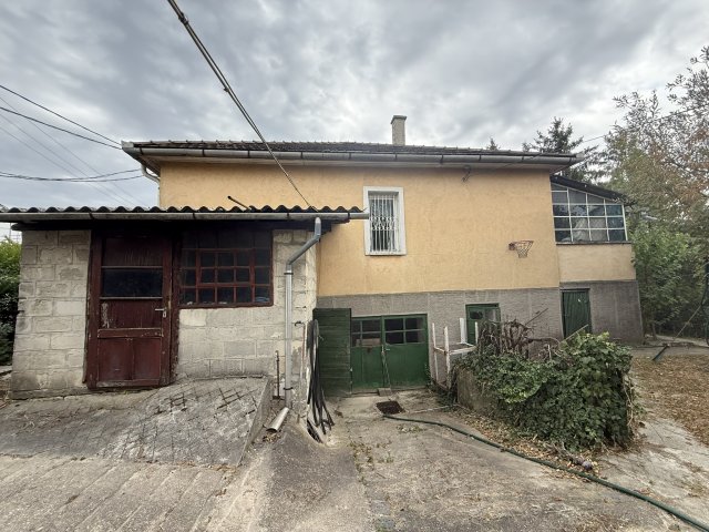 Eladó családi ház, Érden, Velencei úton 89 M Ft, 2 szobás