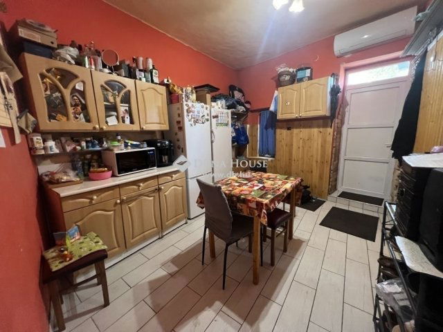 Eladó téglalakás, Szegeden 27 M Ft, 1 szobás