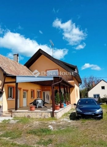 Eladó családi ház, Őrbottyánban 124.9 M Ft, 7 szobás