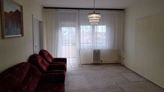 Eladó téglalakás, Szolnokon 39.9 M Ft, 3 szobás