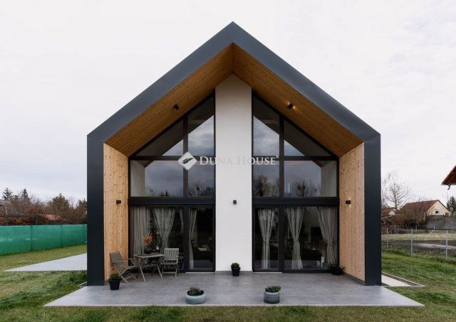 Eladó nyaraló, Balatonkeresztúron 99 M Ft, 3+2 szobás