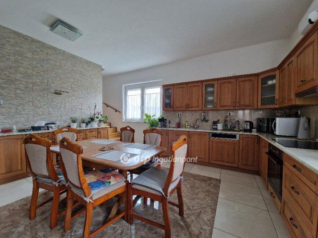Eladó családi ház, Debrecenben 124.9 M Ft, 5 szobás