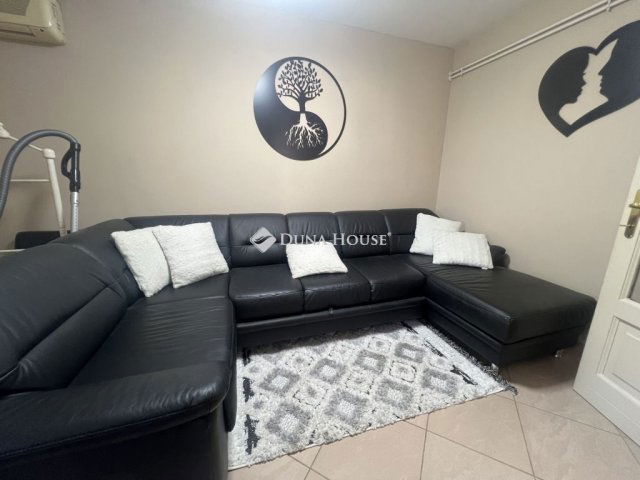 Eladó családi ház, Szegeden 150 M Ft, 4+1 szobás