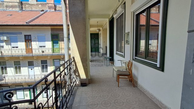 Eladó téglalakás, Budapesten, VI. kerületben 98 M Ft, 2 szobás