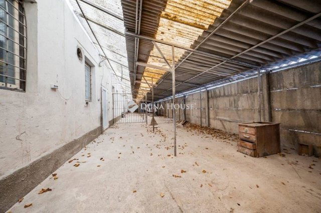 Eladó ipari ingatlan, Budapesten, III. kerületben 500 M Ft