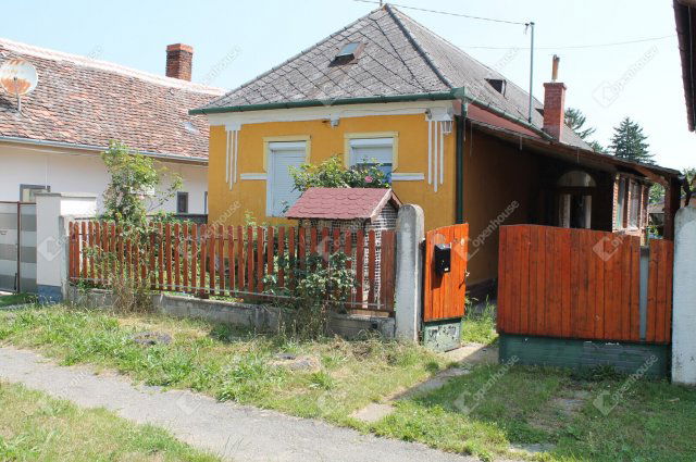 Eladó családi ház, Acsádon 15 M Ft, 3 szobás