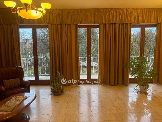 Eladó családi ház, Budapesten, II. kerületben 224.9 M Ft