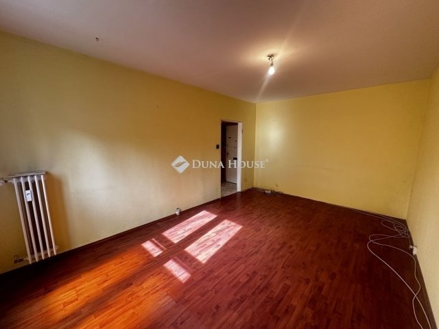 Eladó panellakás, Pécsett 42.9 M Ft, 2 szobás