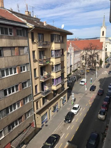 Kiadó téglalakás, albérlet, I. kerületben, Fő utcában
