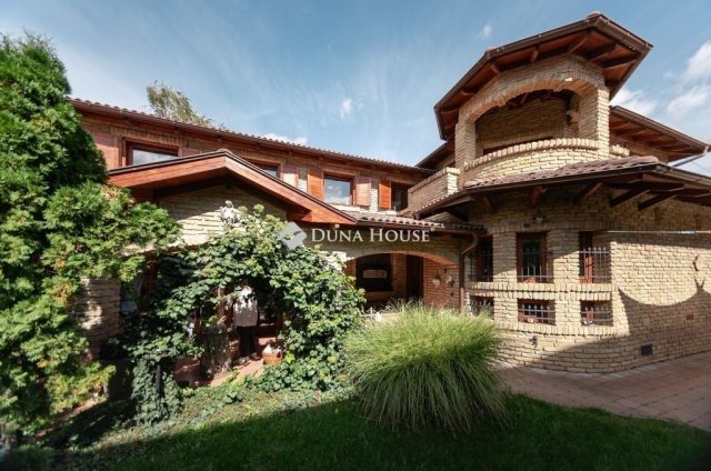 Eladó családi ház, Budapesten, XXI. kerületben 289.9 M Ft