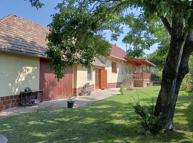 Eladó családi ház, Tagyonon 89.9 M Ft, 3 szobás