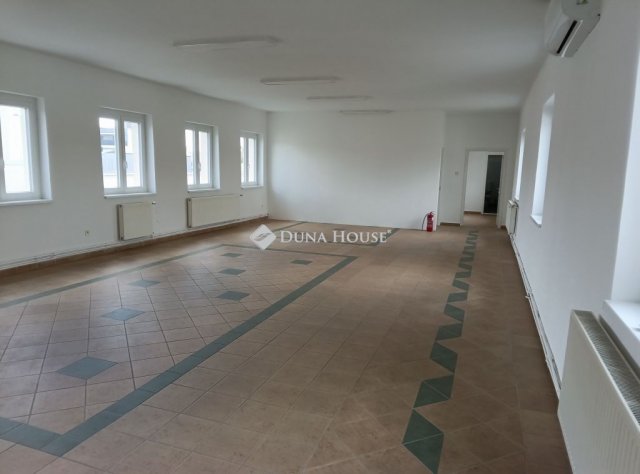 Kiadó iroda, Debrecenben 870 E Ft / hó, 1 szobás