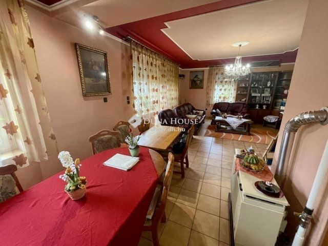 Eladó családi ház, Alsónémediben 450 M Ft, 10 szobás