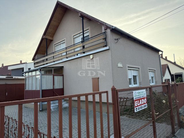 Eladó családi ház, Székesfehérvárott 85 M Ft, 5 szobás