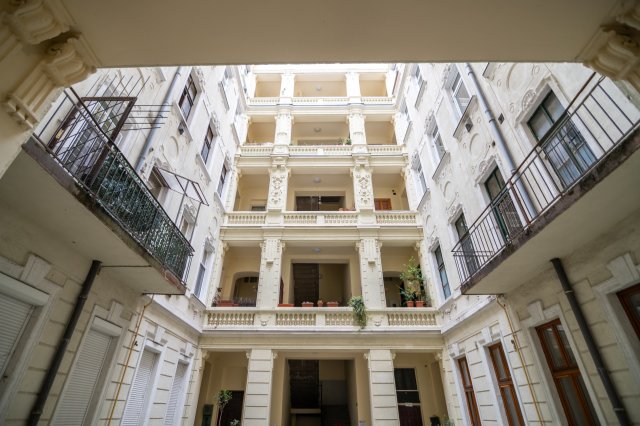 Eladó téglalakás, VI. kerületben, Vörösmarty utcában