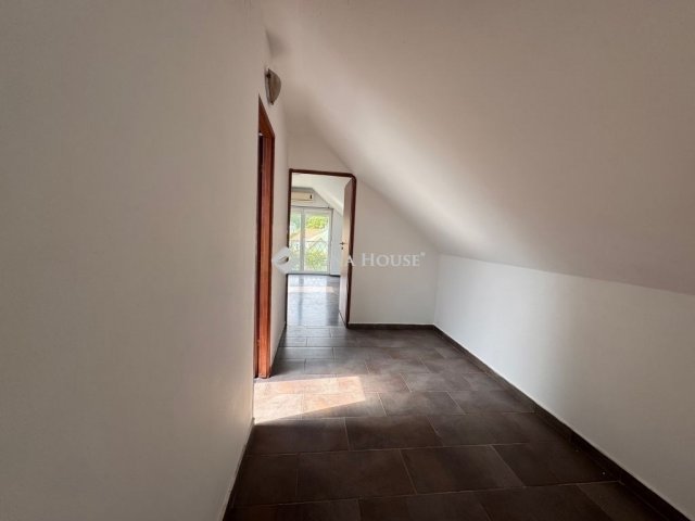 Eladó családi ház, Budapesten, III. kerületben 140 M Ft