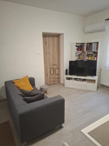 Eladó téglalakás, Budapesten, X. kerületben, Román utcában