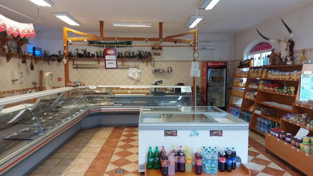 Eladó üzlethelyiség, Kisújszálláson 106 M Ft