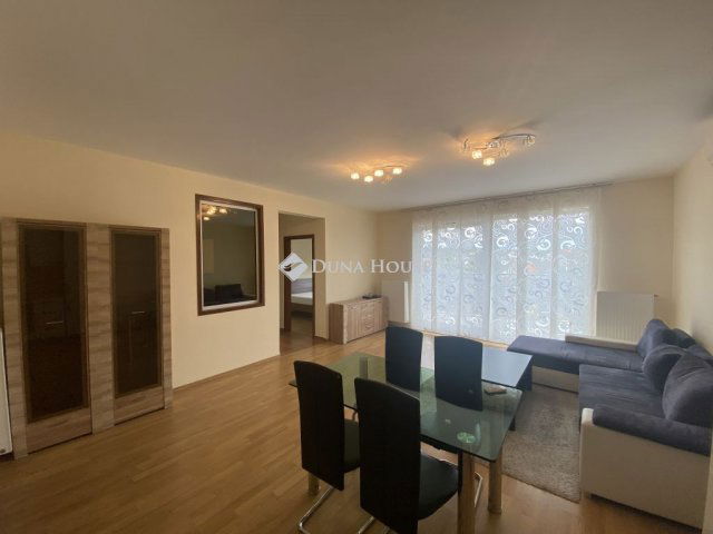 Kiadó téglalakás, albérlet, Győrött 220 E Ft / hó, 3 szobás