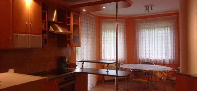 Eladó családi ház, Zalakaroson 110 M Ft, 7 szobás