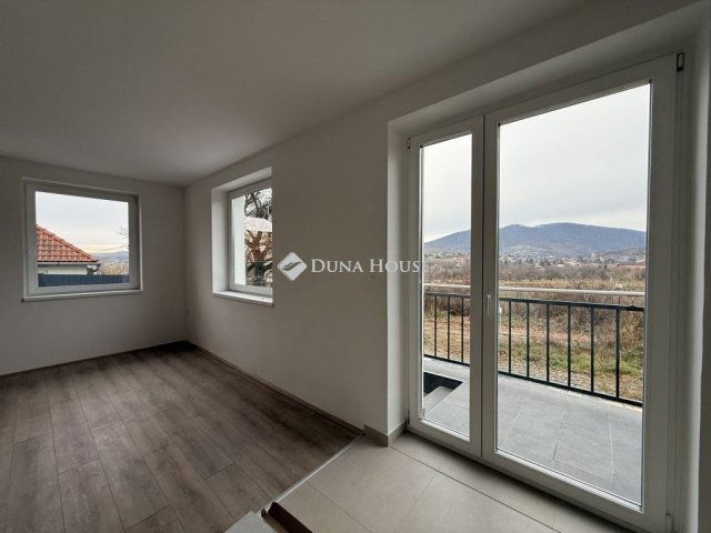 Eladó családi ház, Hosszúhetényen 89.9 M Ft, 5 szobás