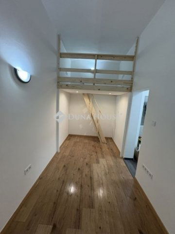 Eladó téglalakás, Budapesten, VII. kerületben 38 M Ft, 1 szobás