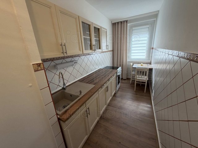 Eladó panellakás, Várpalotán 47.9 M Ft, 2 szobás