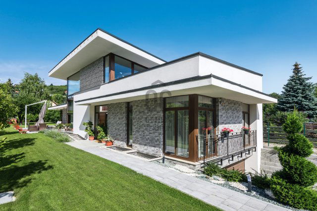 Eladó családi ház, Budaörsön 415 M Ft, 5 szobás