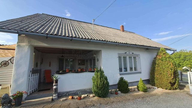 Eladó családi ház, Szőlősgyörökön 39.6 M Ft, 3 szobás