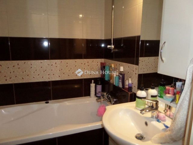 Eladó panellakás, Pécsett 48 M Ft, 2 szobás