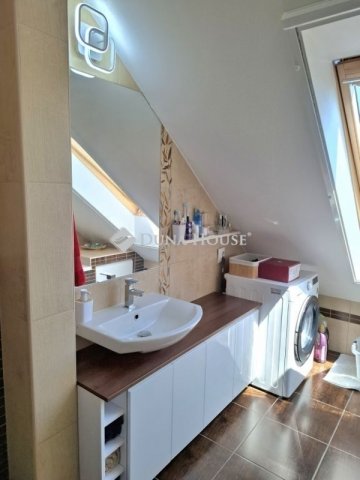 Eladó téglalakás, Szegeden 88 M Ft, 4 szobás
