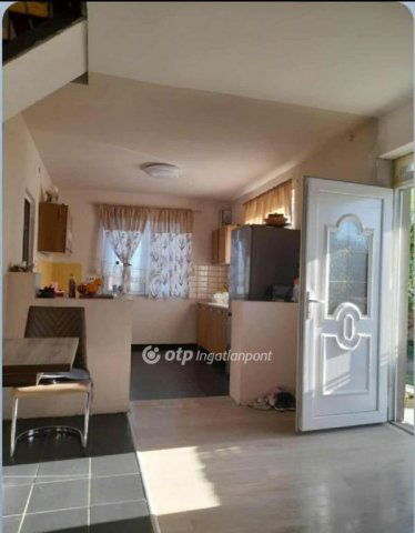 Eladó családi ház, Jászapátiban 17.79 M Ft, 2 szobás