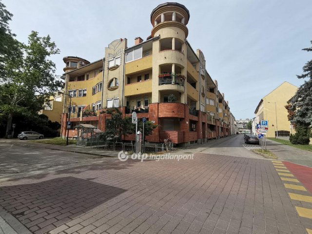 Kiadó ipari ingatlan, Békéscsabán 220 E Ft / hó