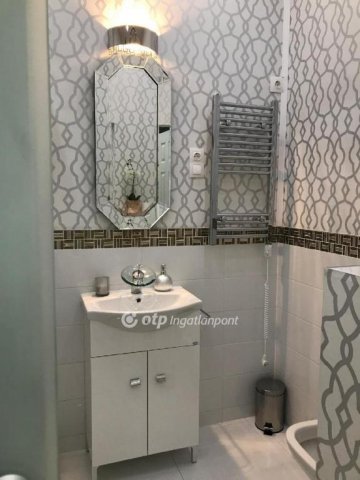 Eladó téglalakás, Budapesten, VI. kerületben 59.9 M Ft, 1 szobás