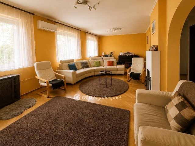 Eladó családi ház, Kecskeméten 94.9 M Ft, 6+1 szobás