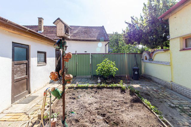 Eladó téglalakás, Kecskeméten 50 M Ft, 2 szobás