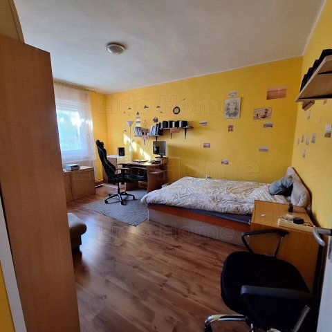 Eladó családi ház, Ságváron 65 M Ft, 10+1 szobás