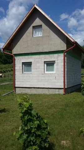 Eladó nyaraló, Vértesszőlősön 48 M Ft, 3 szobás