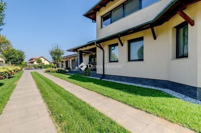 Eladó családi ház, Üllőn 299 M Ft, 6 szobás